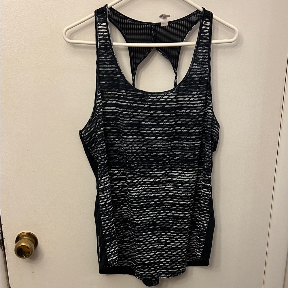 Under Armour Women’s Tank Size XL